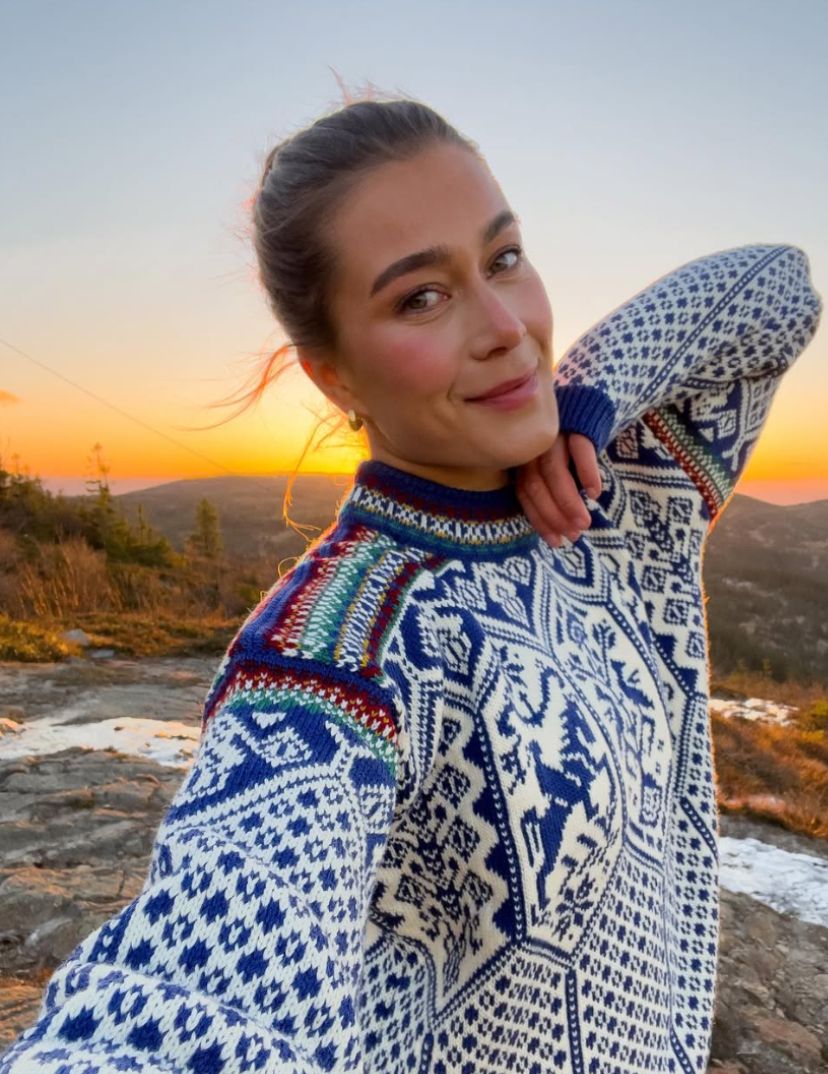 Marthe Karlsen med rosa genser fra Dale of Norway