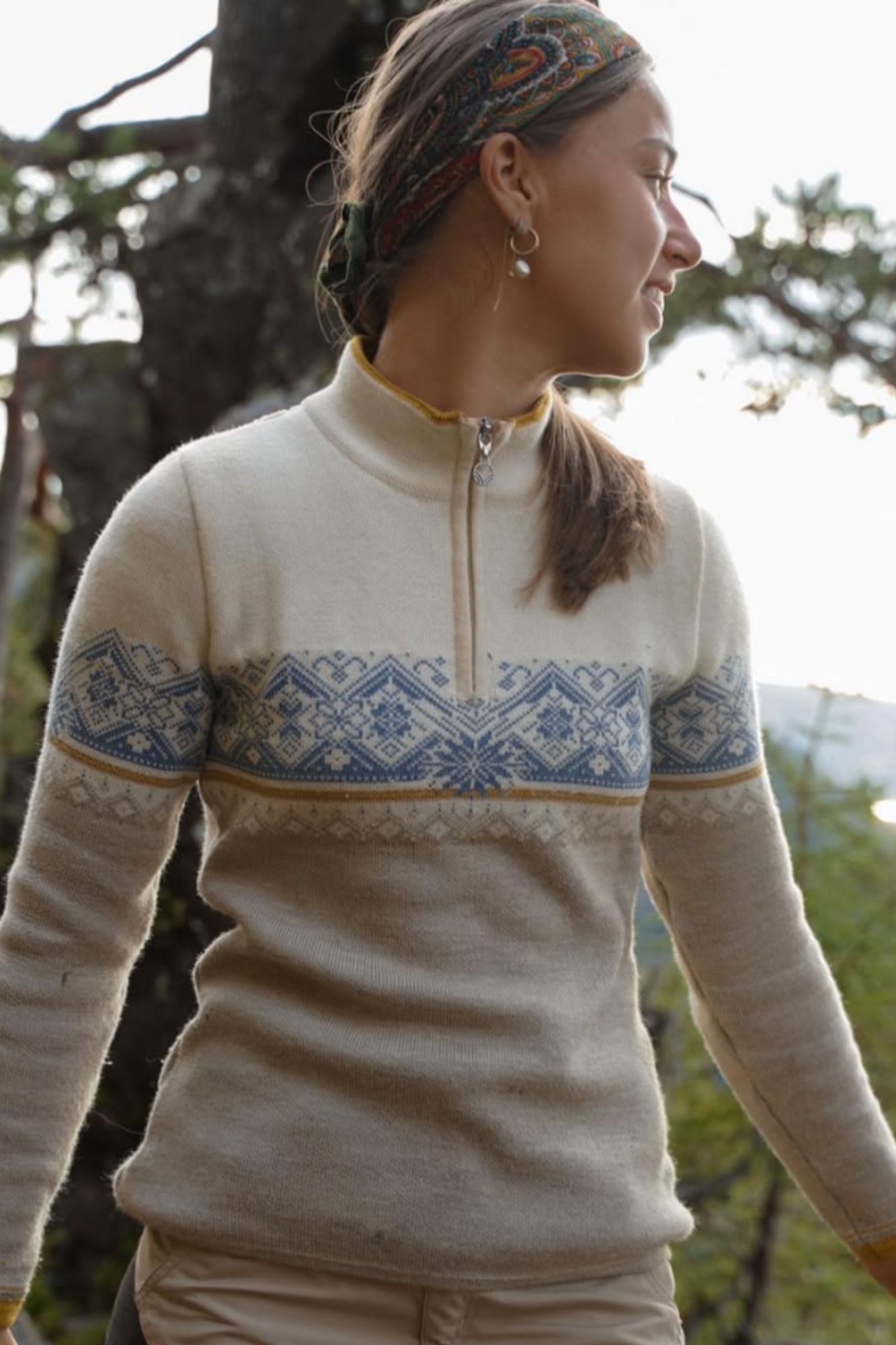 Female influencer wearing a beige white knitted sweater from Dale of Norway