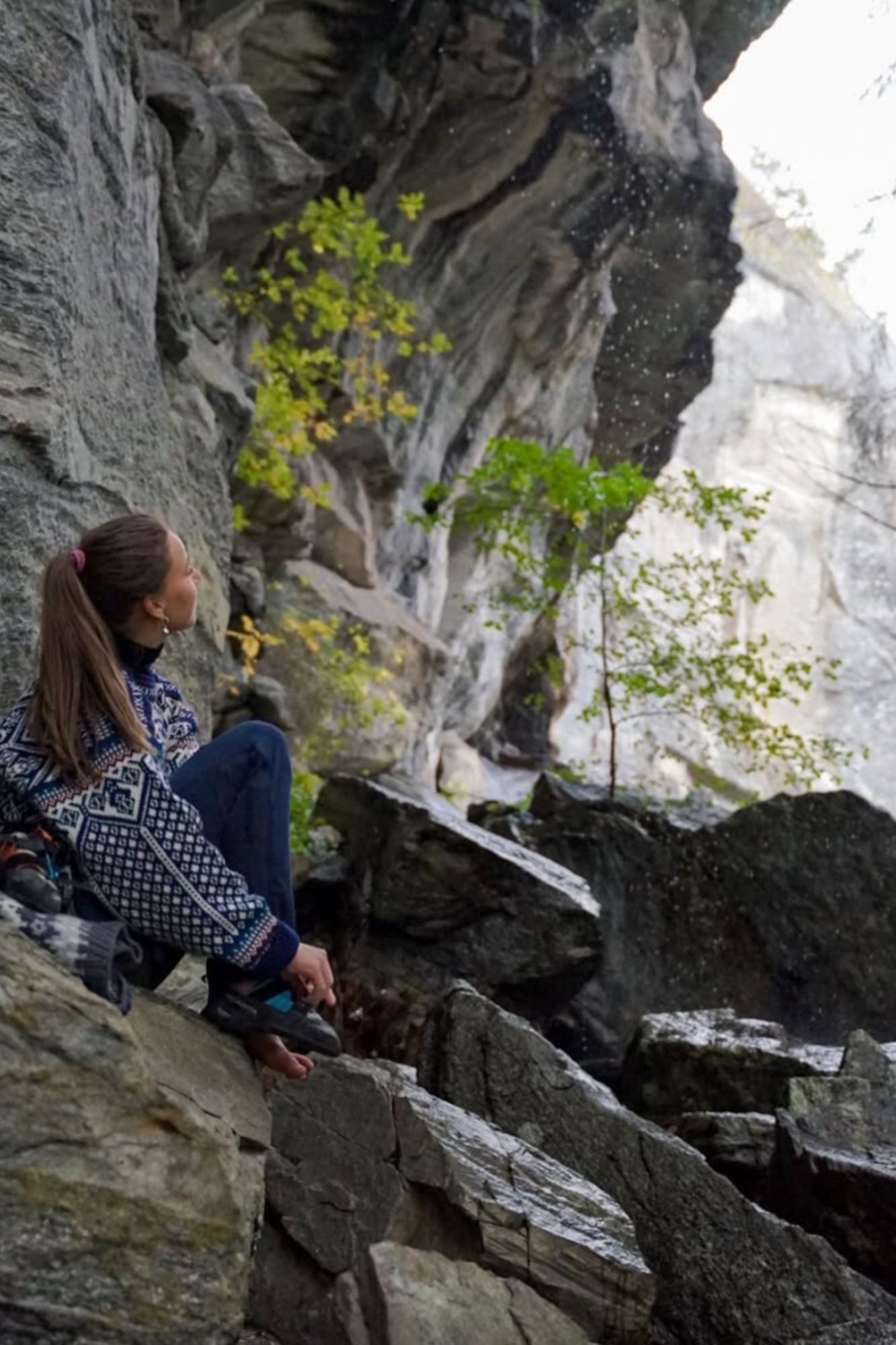 1994 blue Olympic Sweater from Dale of Norway worn by female influencer Oda Kristine Sørebø