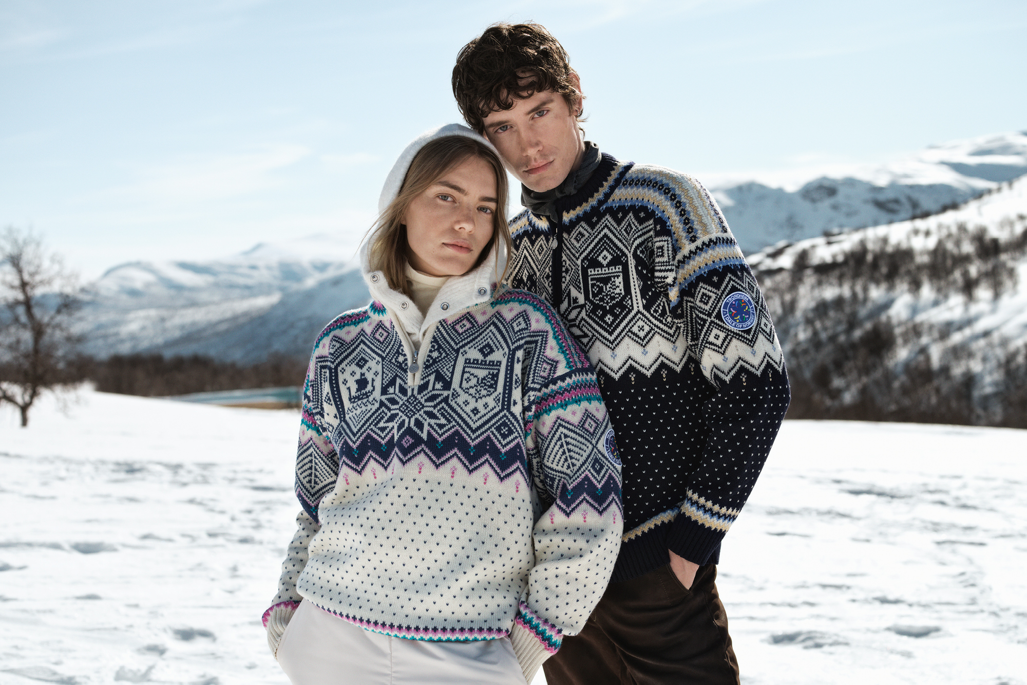 Ski-VM Trondheim 2025. Bildet: Mønsteret på den offisielle genseren til ski-VM i Trondheim 2025 er inspirert av mesterskapets verdier: mangfold og inkludering, samtidig som det henter motiver fra historiske kulturminner i Trondheim.